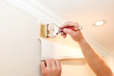 Pose de papier peint à Sottevast — revêtements muraux et toiles de verre